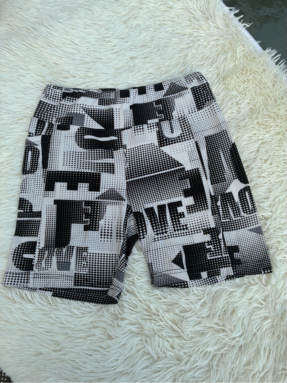 Woman’s Black & White Graphic Knit Shorts(size M can wear it)has pockets